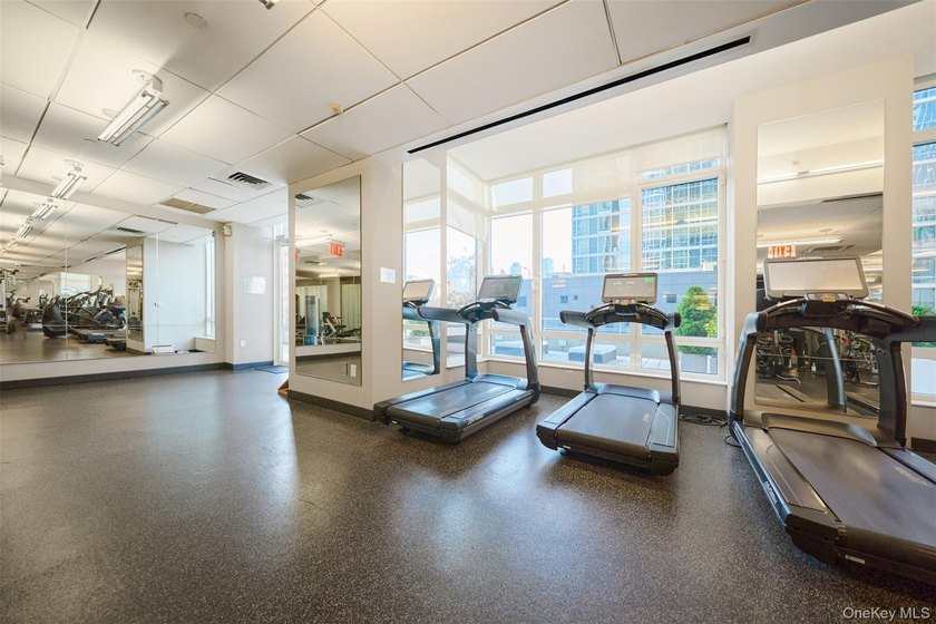 Investor friendly unit Only currently tenant occupied. Welcome - photo 21