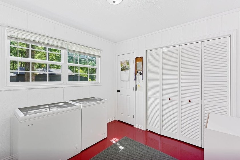 Charming lakefront home on Lone Star lake This 3 bedroom, 2 bath - photo 28