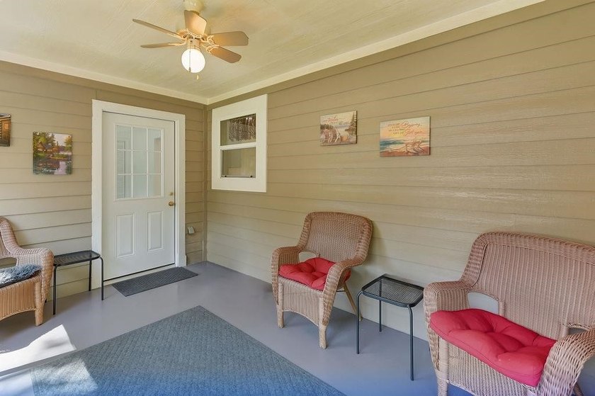 Charming lakefront home on Lone Star lake This 3 bedroom, 2 bath - photo 30