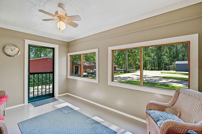 Charming lakefront home on Lone Star lake This 3 bedroom, 2 bath - photo 31