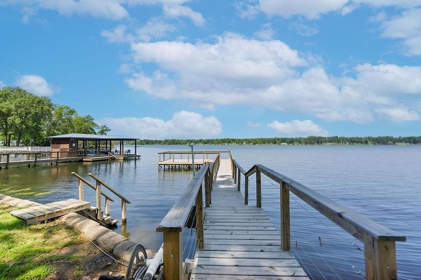 Charming lakefront home on Lone Star lake This 3 bedroom, 2 bath - photo 35