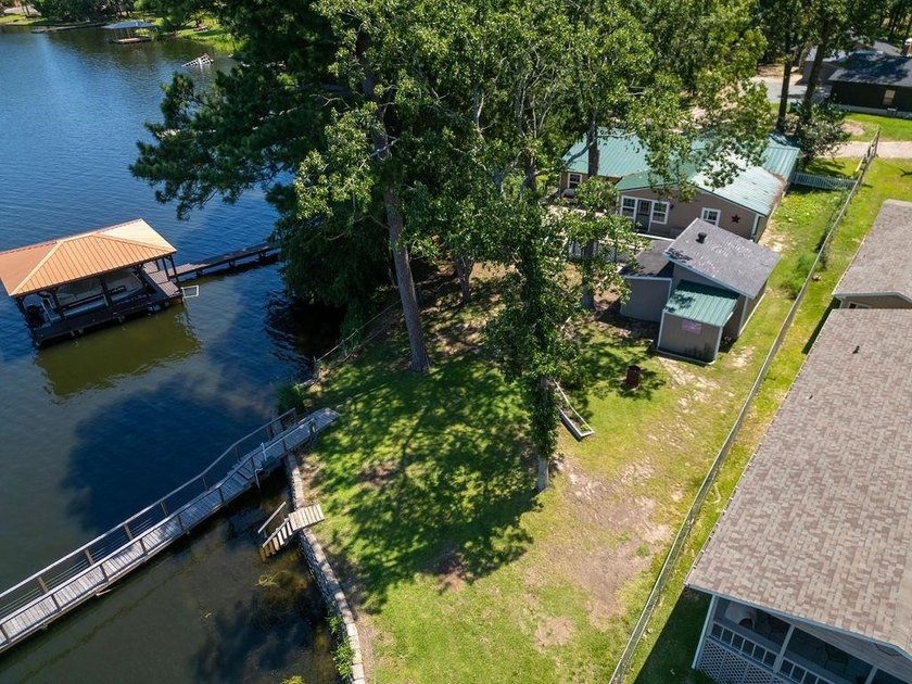 Charming lakefront home on Lone Star lake This 3 bedroom, 2 bath - photo 37