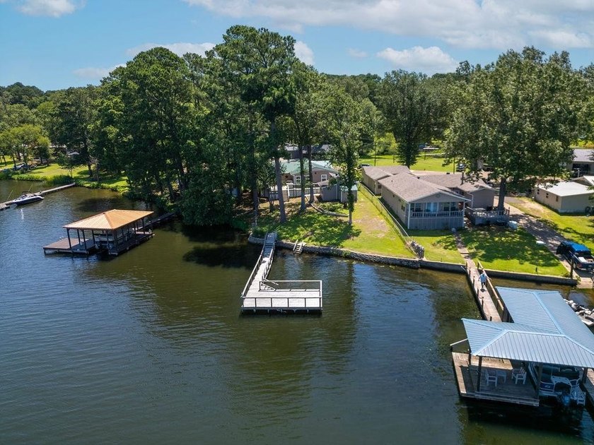 Charming lakefront home on Lone Star lake This 3 bedroom, 2 bath - photo 38