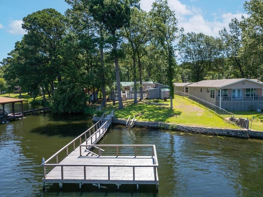 Charming lakefront home on Lone Star lake This 3 bedroom, 2 bath - photo 39