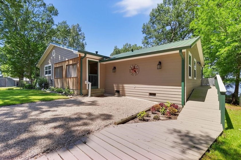 Charming lakefront home on Lone Star lake This 3 bedroom, 2 bath - photo 40