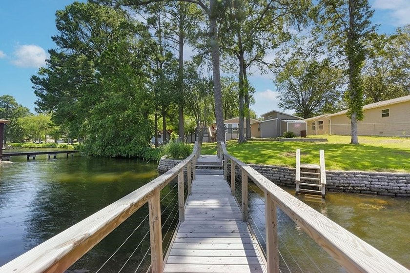 Charming lakefront home on Lone Star lake This 3 bedroom, 2 bath - photo 42