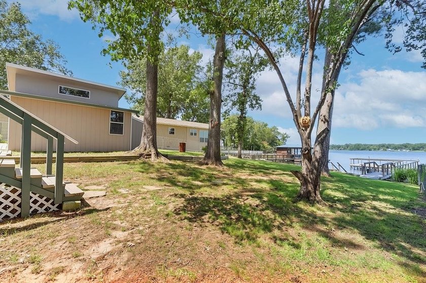 Charming lakefront home on Lone Star lake This 3 bedroom, 2 bath - photo 43