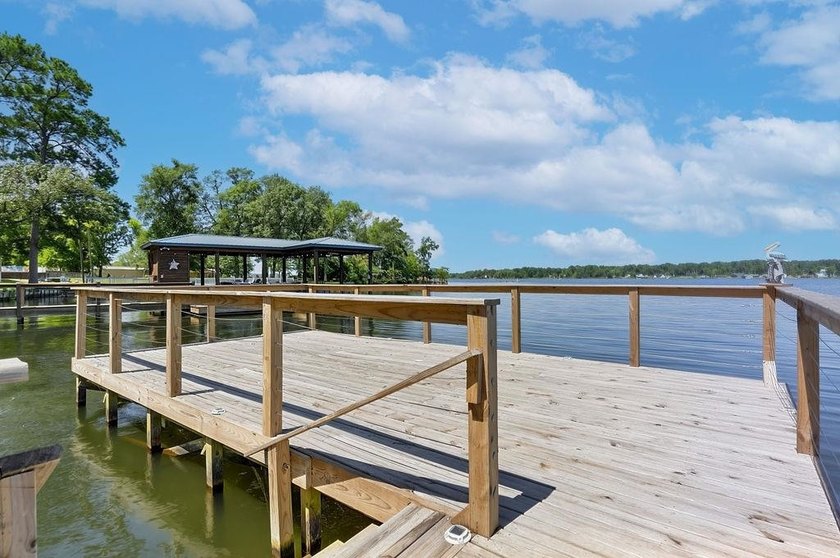 Charming lakefront home on Lone Star lake This 3 bedroom, 2 bath - photo 44