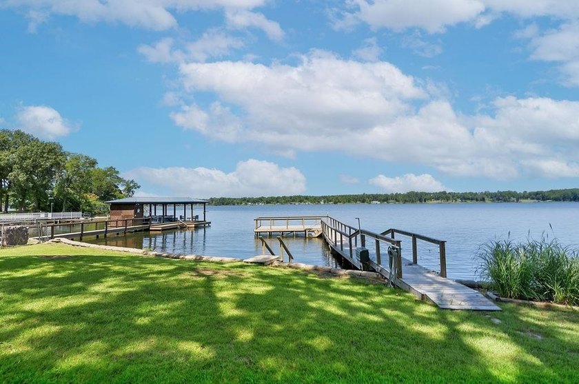 Charming lakefront home on Lone Star lake This 3 bedroom, 2 bath - photo 45