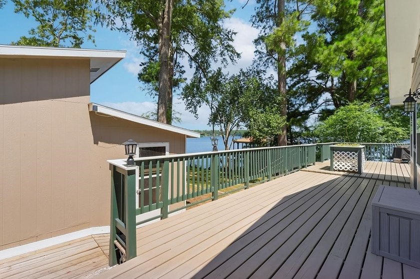 Charming lakefront home on Lone Star lake This 3 bedroom, 2 bath - photo 47