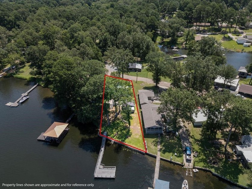 Charming lakefront home on Lone Star lake This 3 bedroom, 2 bath - photo 49