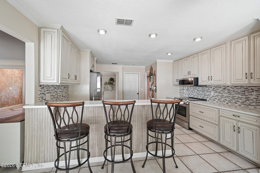 Welcome to this beautiful 4-bedroom, 2.5-bath home in the heart - photo 12