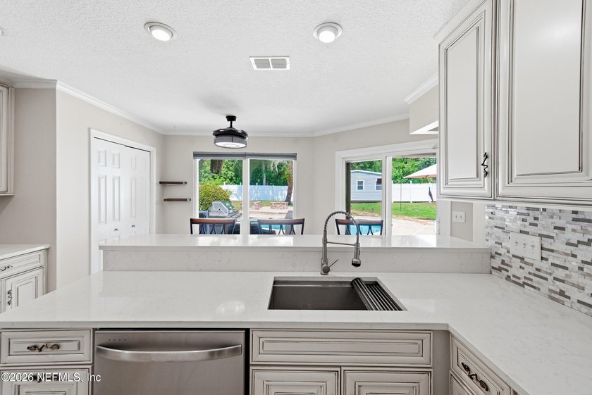 Welcome to this beautiful 4-bedroom, 2.5-bath home in the heart - photo 13