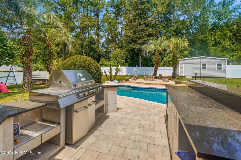 Welcome to this beautiful 4-bedroom, 2.5-bath home in the heart - photo 32