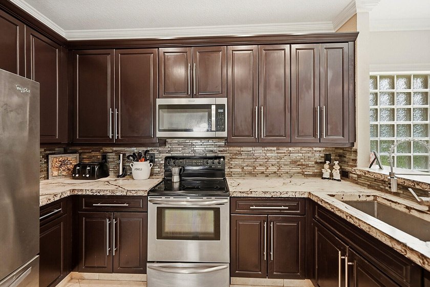 Welcome to this beautifully appointed home, offering the perfect - photo 11