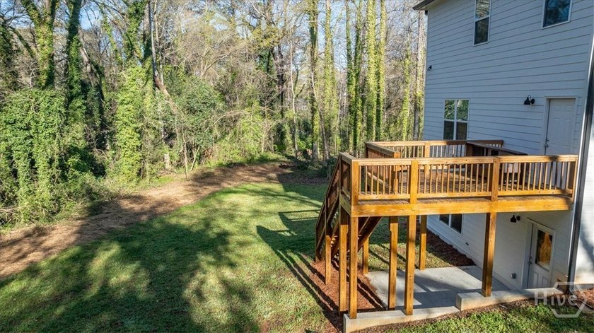 Stunning 4-bedroom, 4.5-bath, nearly new home just minutes from - photo 3