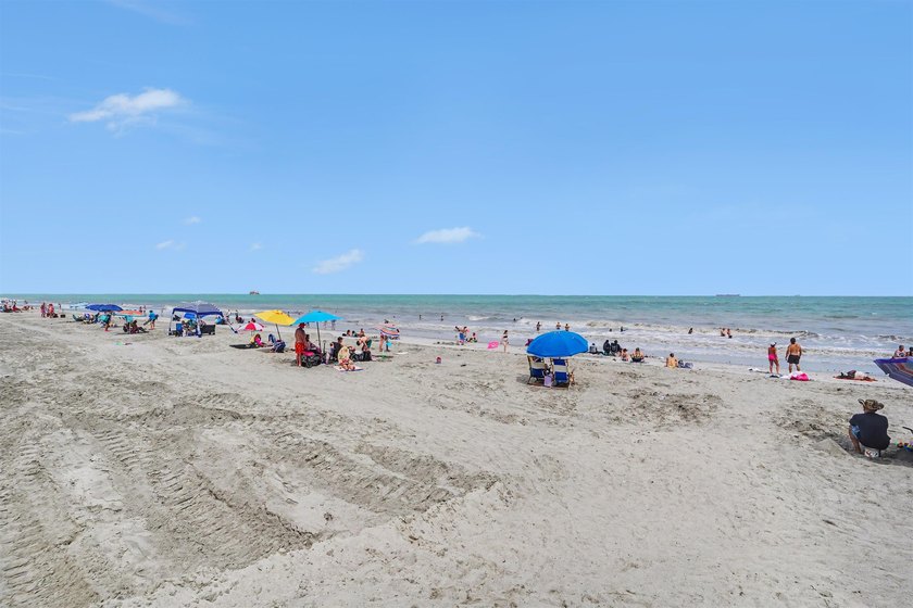 Fully furnished oceanfront efficiency at the Landmark Resort - photo 14