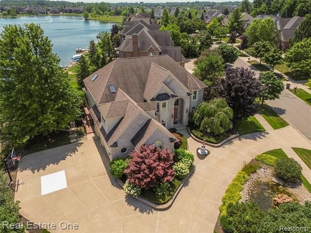 Experience unparalleled luxury in Northville's prestigious - photo 2