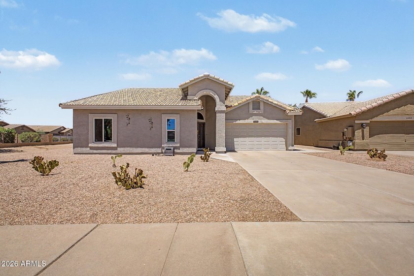 Welcome to 22822 S 214th Way in Queen Creek. Experience - photo 3
