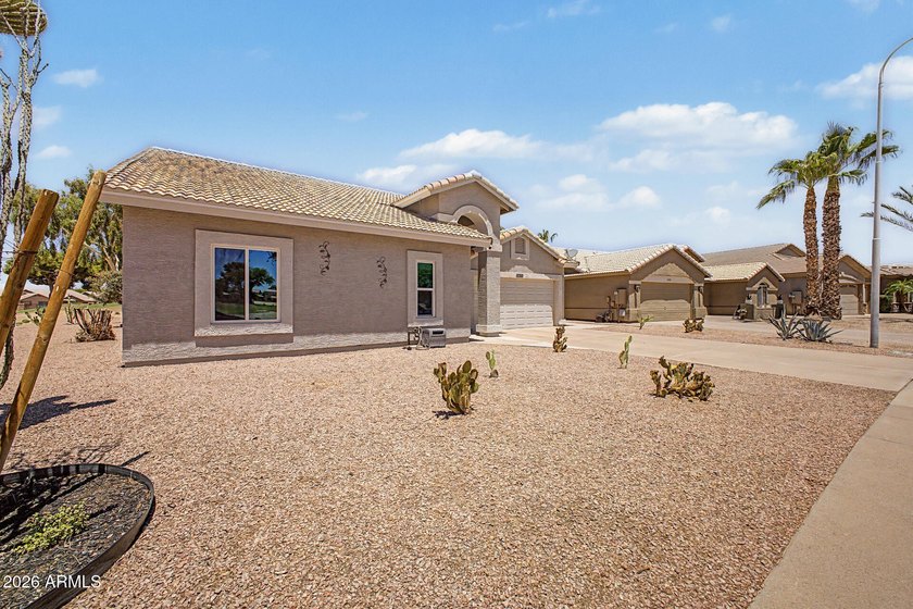 Welcome to 22822 S 214th Way in Queen Creek. Experience - photo 4