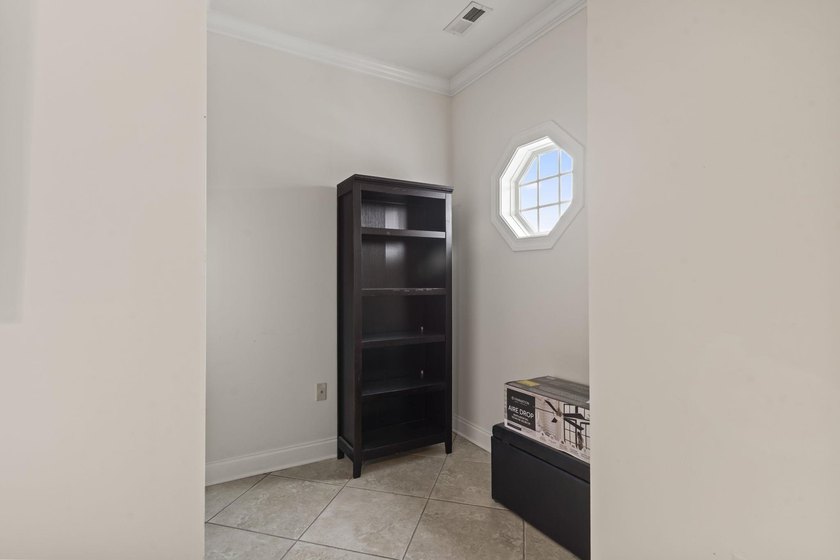 Gorgeous and well maintained two-bedroom, two full bath - photo 11