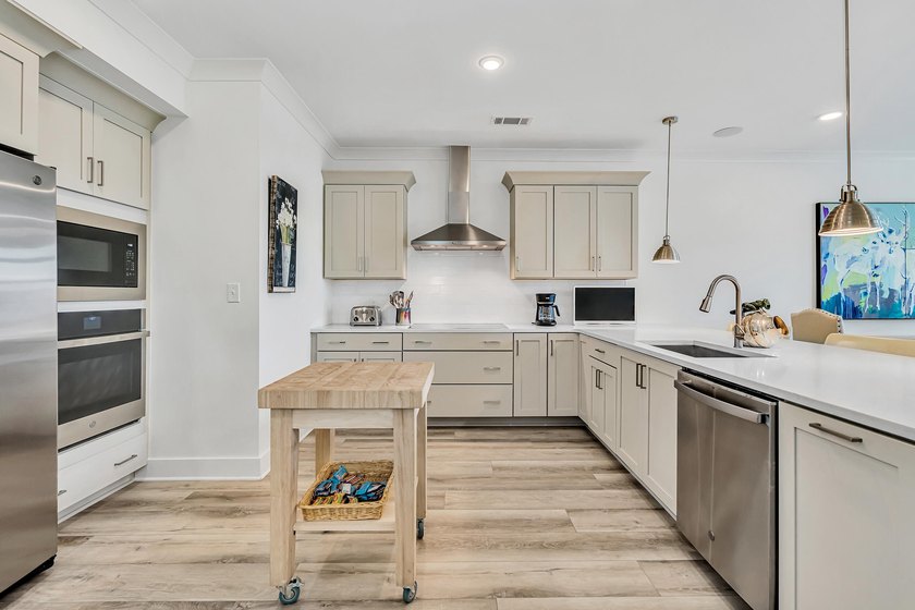 Light. Bright. Airy. And Never Rented. Welcome to this - photo 14