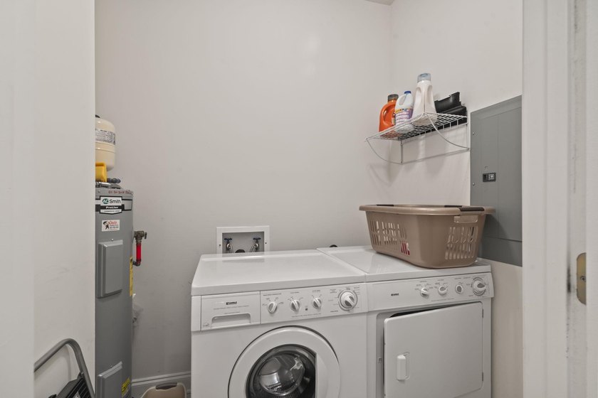 Gorgeous and well maintained two-bedroom, two full bath - photo 21