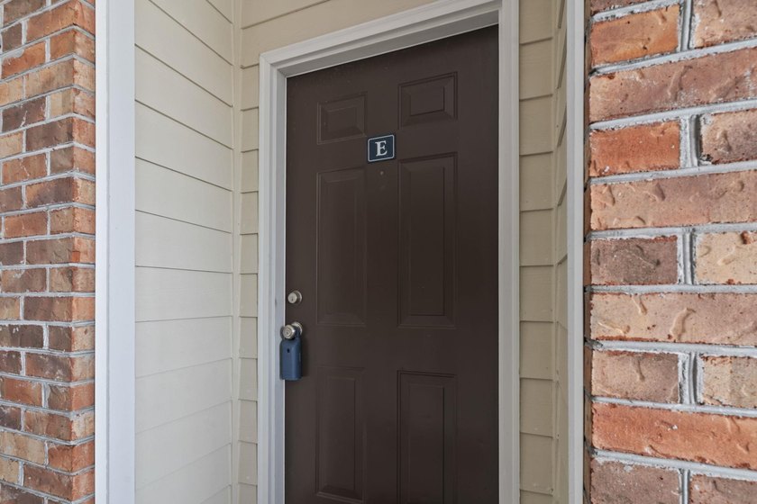 Gorgeous and well maintained two-bedroom, two full bath - photo 25