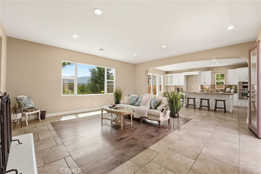 Price to sell--only $276/SF for a beautiful view home! Set - photo 11