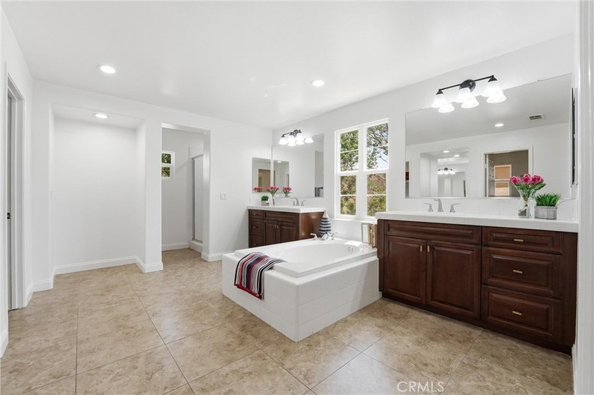 Price to sell--only $276/SF for a beautiful view home! Set - photo 30