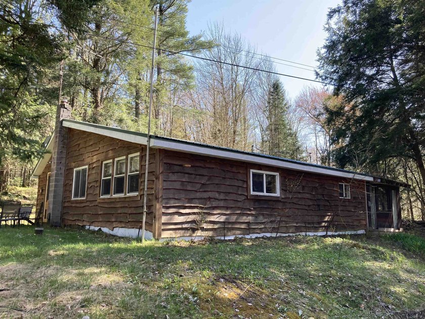 PRICE REDUCED on this cozy 2 bedroom, 1 bath cottage it is the - photo 2