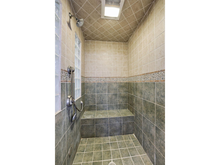 This 3,030-square-foot, 4-bedroom, 4-bathroom lake house with - photo 29
