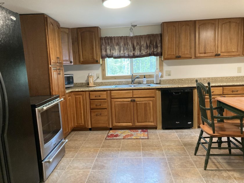 PRICE REDUCED on this cozy 2 bedroom, 1 bath cottage it is the - photo 9