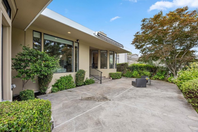 Rarely available, this elegant single-story residence enjoys - photo 32