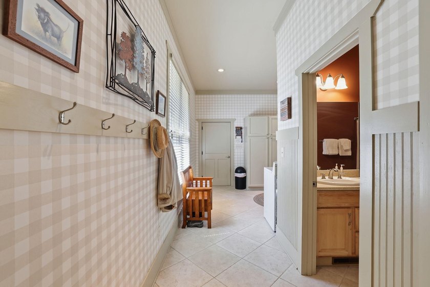 This 3,030-square-foot, 4-bedroom, 4-bathroom lake house with - photo 38