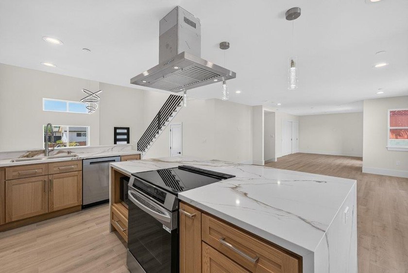 Welcome to this exceptional brand-new construction in the Santa - photo 6