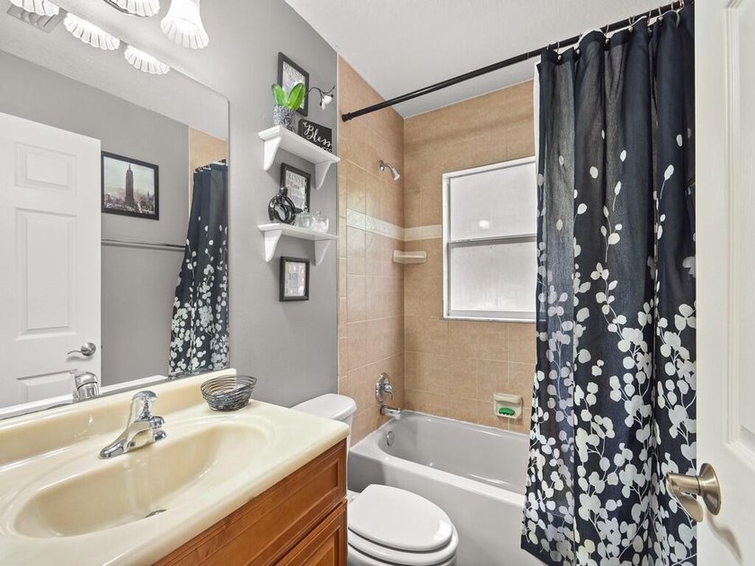This spacious 4-bedroom, 3-bath home has been thoughtfully - photo 20