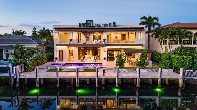 Brand-New Ultra Modern Masterpiece sited on 80' of waterfrontage - photo 2