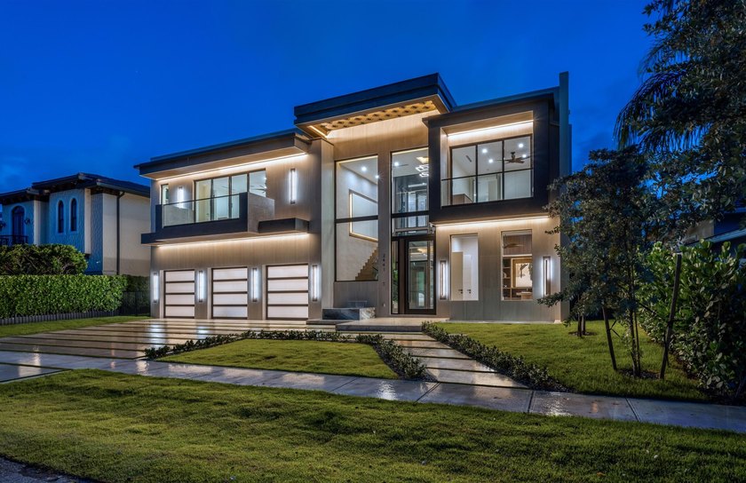 Brand-New Ultra Modern Masterpiece sited on 80' of waterfrontage - photo 4