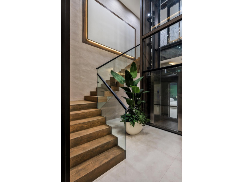 Brand-New Ultra Modern Masterpiece sited on 80' of waterfrontage - photo 5