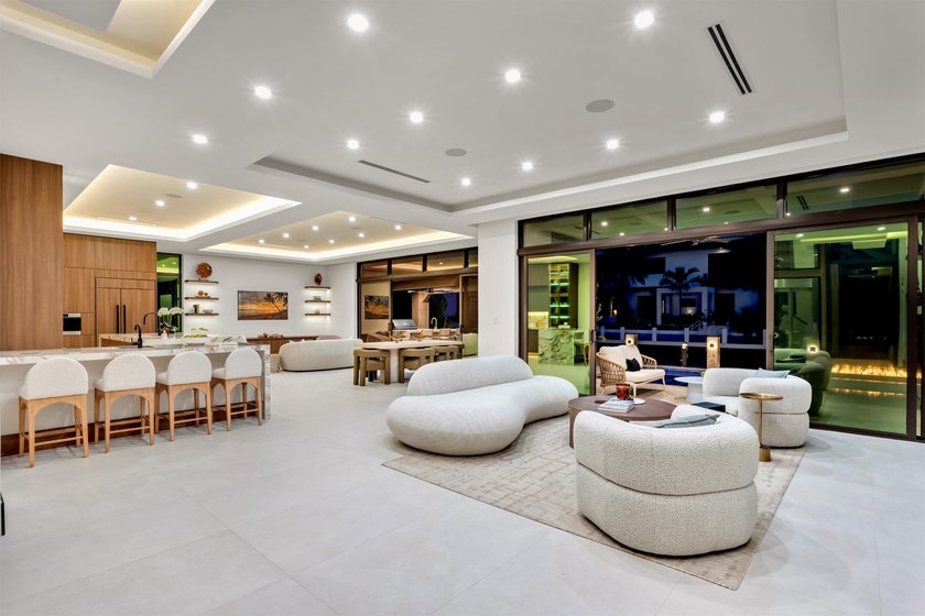 Brand-New Ultra Modern Masterpiece sited on 80' of waterfrontage - photo 6