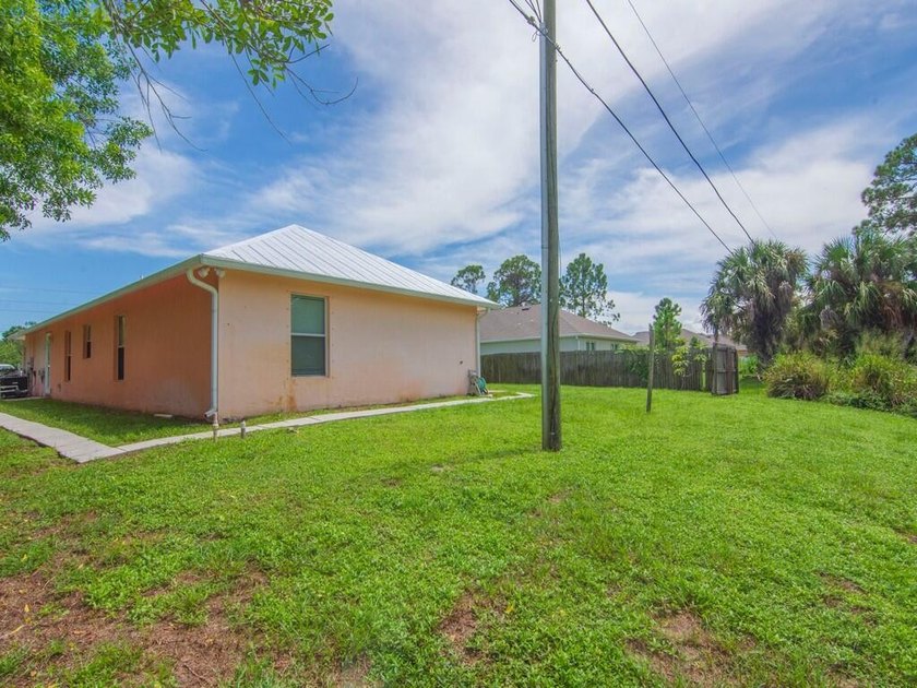 This spacious 4-bedroom, 3-bath home has been thoughtfully - photo 28