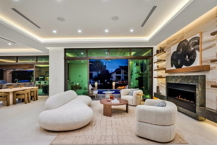 Brand-New Ultra Modern Masterpiece sited on 80' of waterfrontage - photo 10