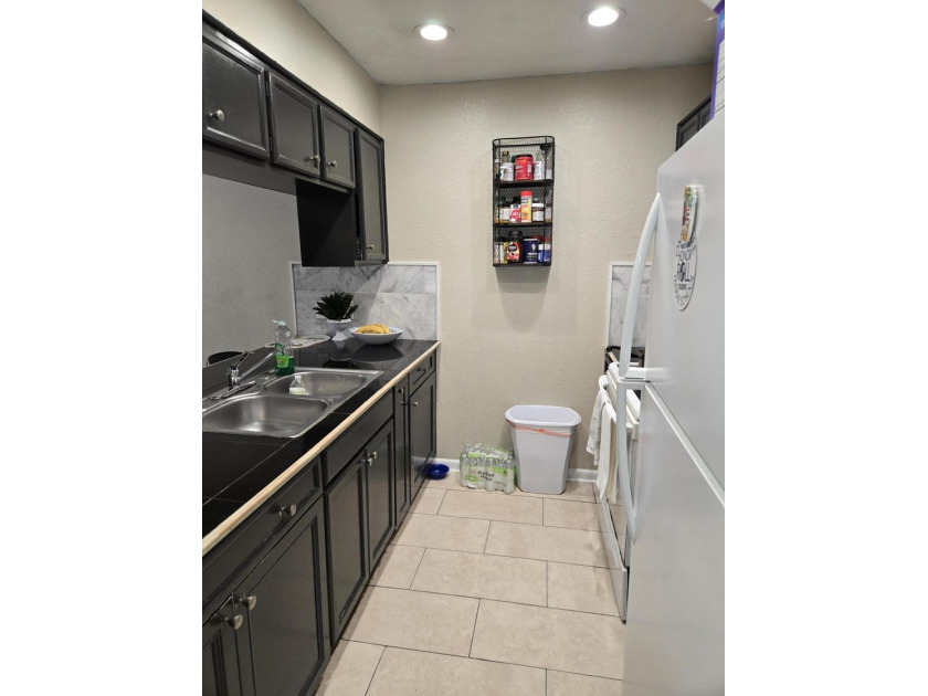 Well maintained and spacious villa in convenient West Palm Beach - photo 4