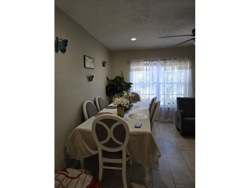 Well maintained and spacious villa in convenient West Palm Beach - photo 5