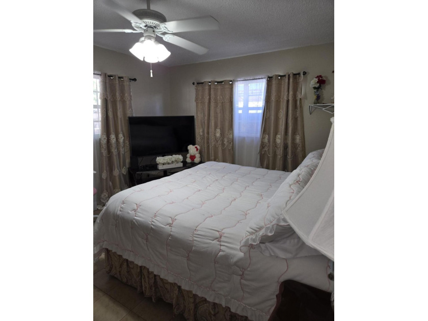Well maintained and spacious villa in convenient West Palm Beach - photo 8