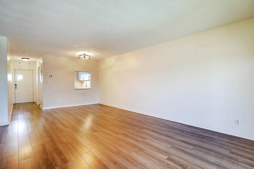 Move right into this beautifully updated 2-bedroom, 2-bath - photo 6