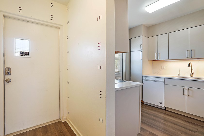 Move right into this beautifully updated 2-bedroom, 2-bath - photo 10
