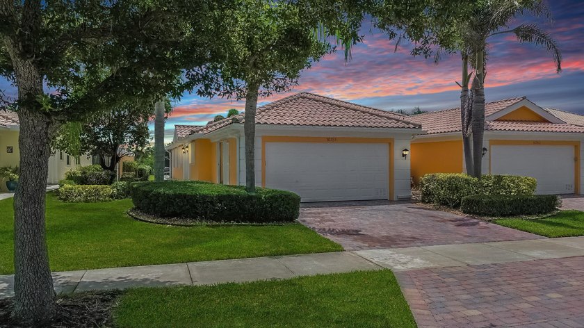 LAKES AT TRADITION! Beautifully updated 2/2/2 Capri III villa on - photo 2