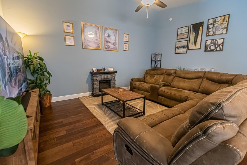 LAKES AT TRADITION! Beautifully updated 2/2/2 Capri III villa on - photo 4